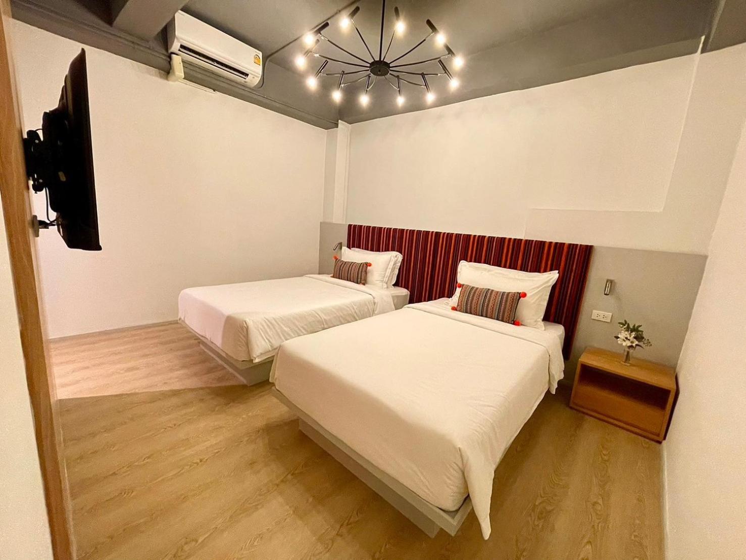 At Thaphae Hostel Чиангмай Экстерьер фото