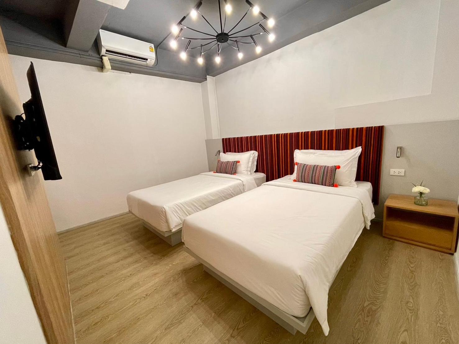 At Thaphae Hostel Чиангмай Экстерьер фото